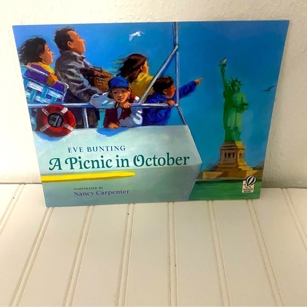 A Picnic in October by Eve Bunting (1-Sep-2004) Paperback